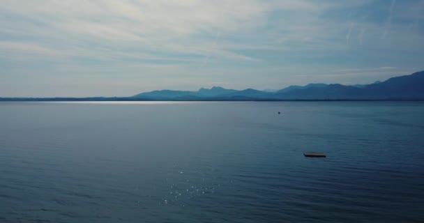 Drone Shot Raising Sea Small Town Gstadt Chiemsee Bavaria Mountains — Wideo stockowe