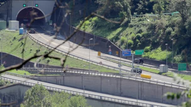 View Vehicles Moving Two Directions Highways Some Them Entering Tunnel — Vídeo de Stock