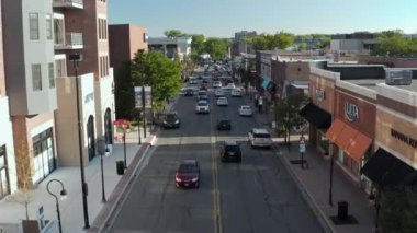 Naperville Illinois 'in küçük bir kasabadaki rastgele sokaklarının insansız hava aracı görüntüsü.