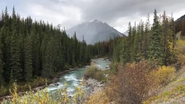 National Park Jasper Alberta Canada Autumn Mountains River Clouds Colors — Vídeos de Stock
