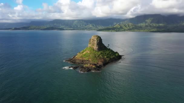 Aerial Footage Chinaman Hat Basalt Islet Kaneohe Bay Hawai — Stockvideo