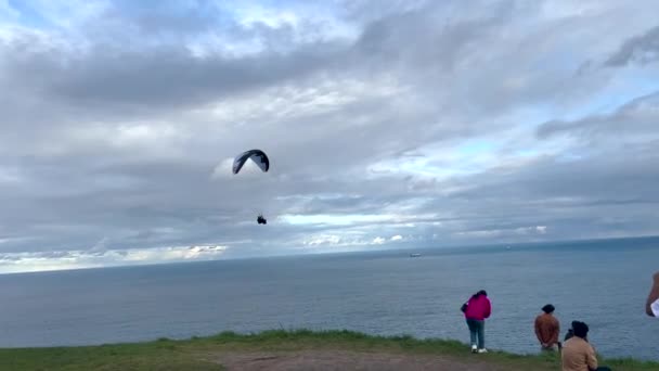 Footage Paraglider Floating Sea Background Cloudy Sky — Stockvideo