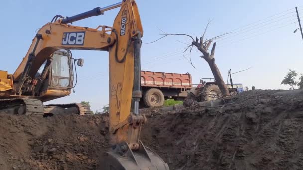 Excavator Digging Cutting Construction Land Tractor Dumper Truck Standing Left — Stock video