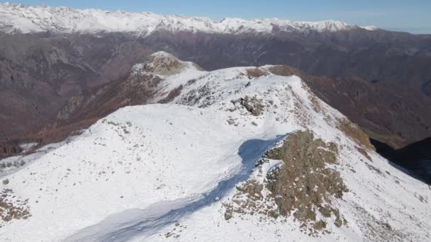겨울날푸른 아래있는 이탈리아 알프스산맥의 아름다운 — 비디오