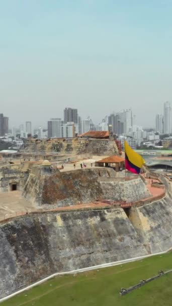 Vertical Drone Footage San Felipe Barajas Castle Cartagena Colombia — Stok Video