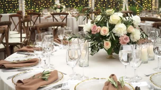 Close View Bridal Flowers Decorated Table Set Ready Party — Wideo stockowe