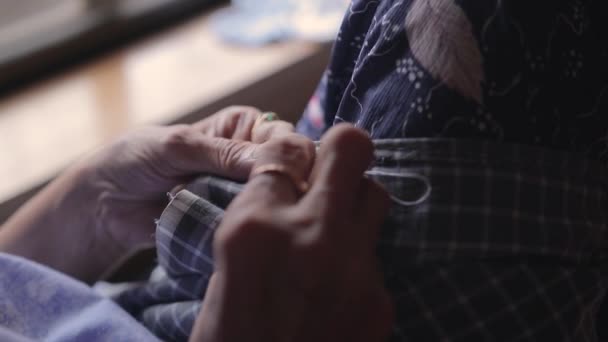 Closeup Shot Mature Female Hands Sewing Piece Cloth Thread Needle — Vídeo de Stock