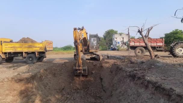 Earthmoving Equipment Yellow Excavator Digging Ground Excavator Bucket Scoops Soil — Stock videók