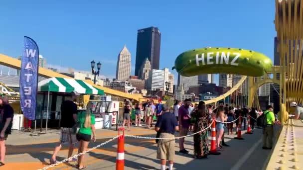 Gente Disfruta Durante Festival Pickelsburgh Pittsburgh Pensilvania Durante Verano Con — Vídeo de stock