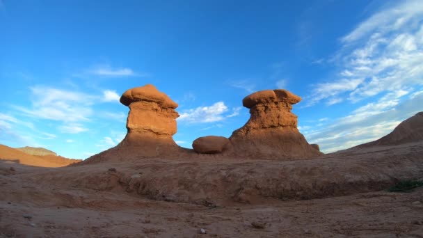 View Rocky Mushrooms Goblin Valley State Park Blue Bright Sky — Stock video