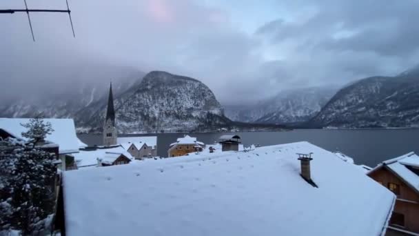 Beautiful View Lakeside Village Hallstatt Surrounded Mountains Winter Austria — Vídeo de Stock