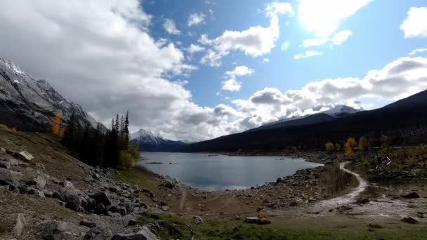 Time Lapse Canadian Nature Park Lake Autumn People Moving Clouds — Stockvideo