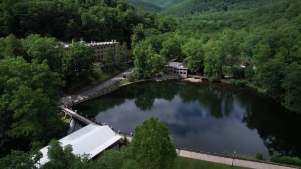 Aerial View Lake Susan Surrounded Green Trees Montreat North Carolina — Vídeo de Stock