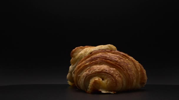 Closeup Freshly Baked Croissant Rotating Lazy Susan Black Background — Vídeo de Stock