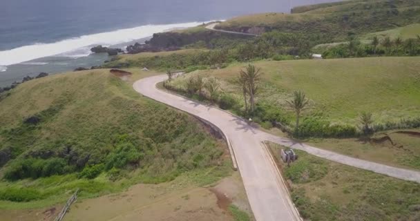 Drone Footage Road Passing Mountainous Shore Batanes Philippines Sunny Day — Vídeos de Stock