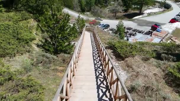 Drone View Descending Bridge Placed Hill — Vídeo de Stock