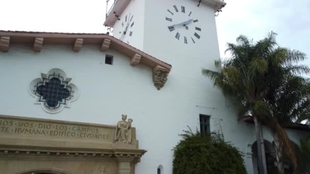 Low Angle Closeup City Santa Barbara City Hall Aerial View — Stockvideo