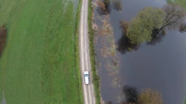 Aerial Top Drone Footage Car Driving Narrow Road Surrounded Lake — Wideo stockowe