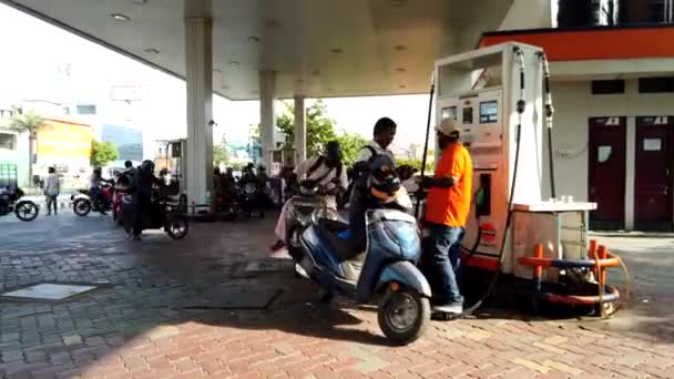 Hyper Lapse Customers Indian Filling Station — Stock Video