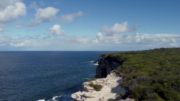 Prachtige Drone Beelden Van Groene Kustkliffen Blauwe Zee Australië — Stockvideo