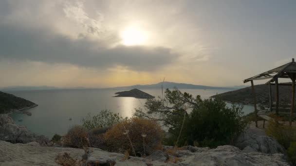 海の上の夕日のタイムラプス映像 サロン湾 サラミス島 カナキア ギリシャ — ストック動画