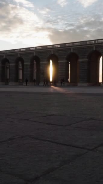 Vertical View Sun Rays Coming Out Historical Architecture Madrid Spain — Vídeo de Stock