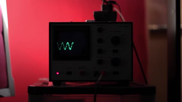 Close Waveforms Oscilloscope Screen Red Background — Vídeos de Stock
