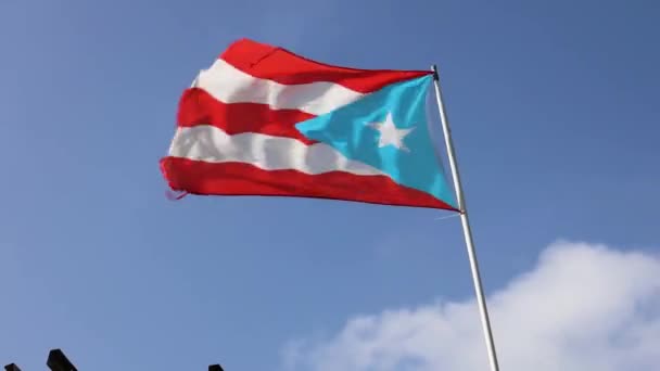 Low Angle Shot Puerto Rican Flag Moving Strongly Winds Blue — Vídeos de Stock