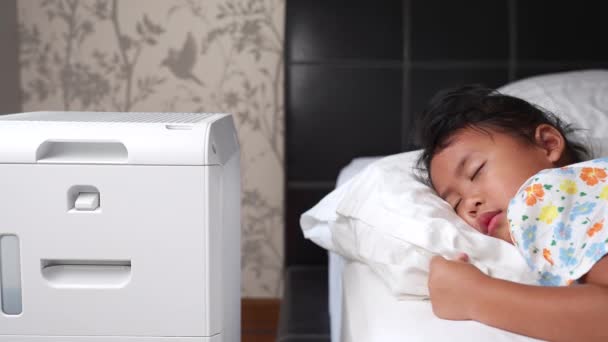 Cute Five Year Old Asian Girl Sleeping Bed Air Washer — Stock Video