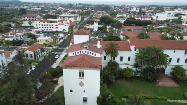 Aerial View Santa Barbara Cityscape White Buildings Red Roofs Surrounded — Vídeo de Stock