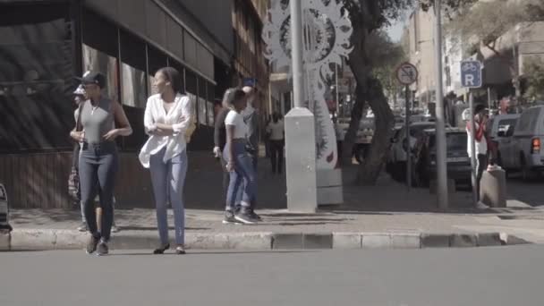 Africans Walking Crossing Street Braamfontein Johannesburg South Africa — Stockvideo