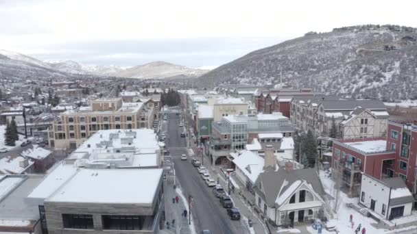 Aerial Shot Town Traffic Winter Mountains — Stockvideo