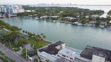 Gün batımında Miami, ABD 'deki Florida Plajı' nın yüksek açılı görüntüsü
