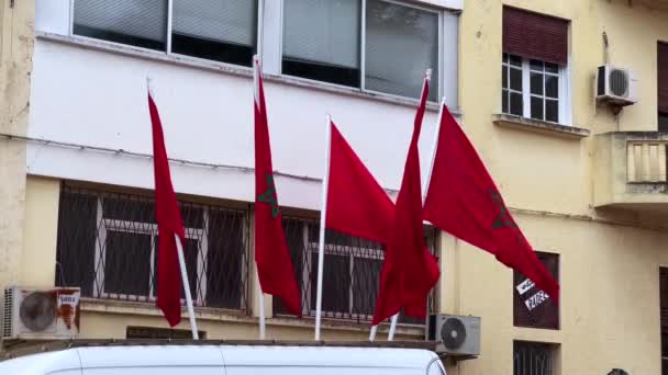 Banderas Marroquíes Ondeando Calle Fez — Vídeos de Stock