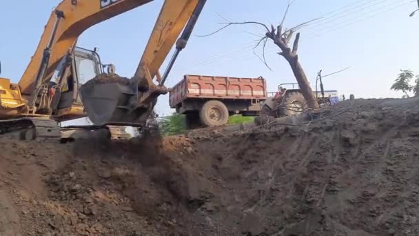 Truck Stationed Being Loaded Gravel Excavator Bucket Construction Site — Wideo stockowe