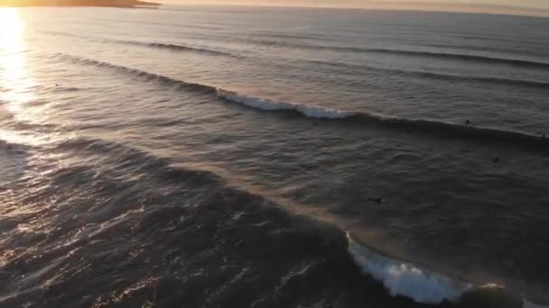 Beautiful Footage Gentle Waves Sunset Surfing Playa Gerra Cantabria Spain — Vídeos de Stock