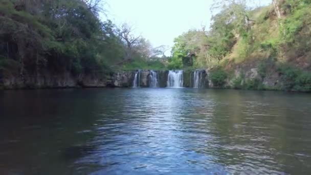 美丽的拉佩拉瀑布 夏季有河流和树木在利比里亚 哥斯达黎加 — 图库视频影像