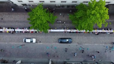 Helsinki Günü, Gökyüzü Altında Akşam Yemeği, insanların birlikte yemek yemesi..