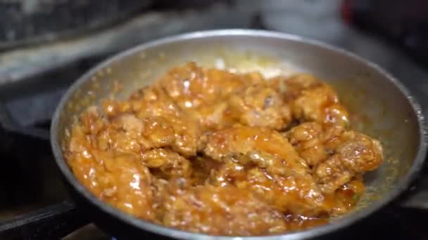 Fried Chicken Frying Pan High Heat Restaurant Kitchen — Vídeo de stock