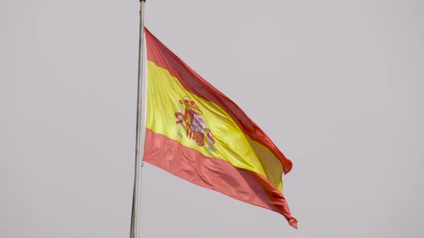 Close Video Spanish Flag Flapping Wind — Video