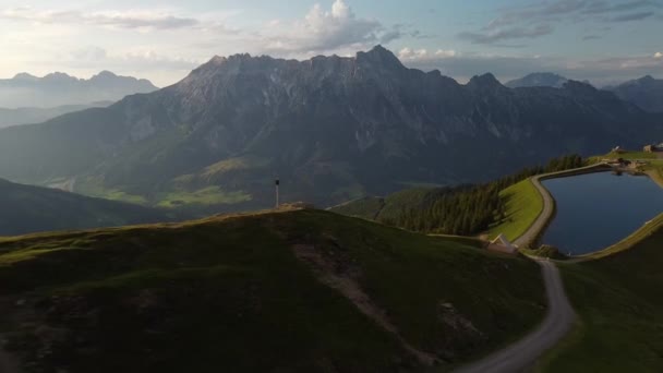 Gyönyörű Légi Felvétel Zöld Alpokról Leogang Tóról Ausztria — Stock videók