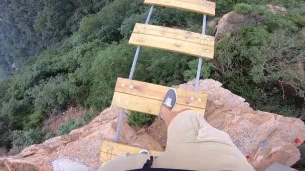 Crossing Rope Bridge Canyon — Vídeo de stock