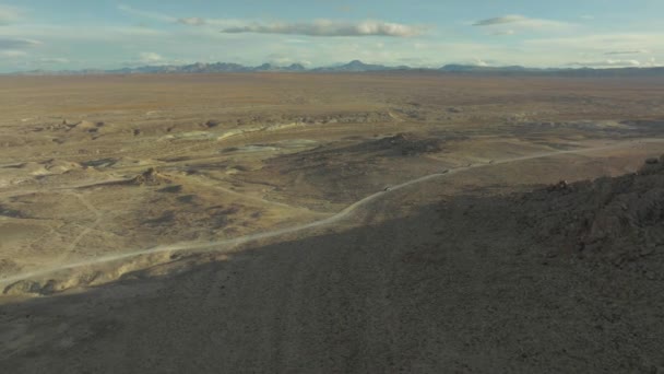 Повітряний Вид Дорогу Посеред Пустелі Троні Каліфорнія — стокове відео