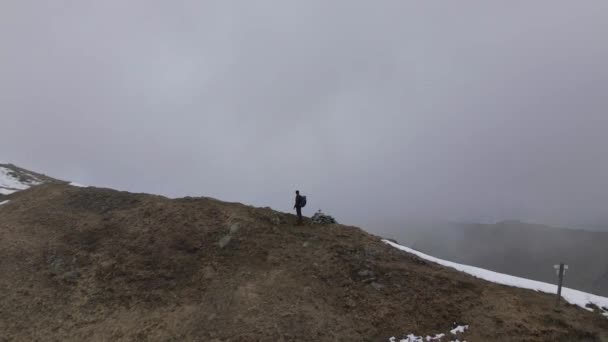 Hiker Walking Top Mountain While Snowing — Video Stock