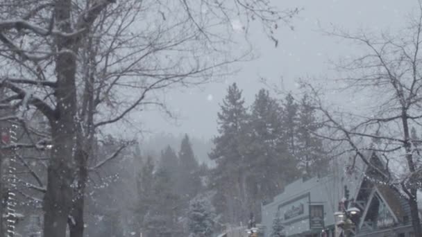 Beautiful View Cars Snowy Road Houses — Vídeo de Stock