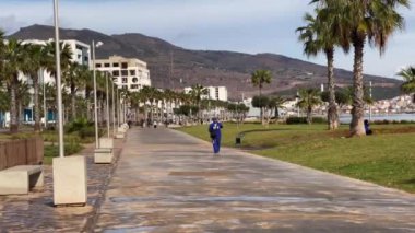 Sabahları modern boş halk parkı