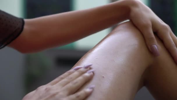 Woman Moisturizing Massages Skin Her Legs — Stock Video