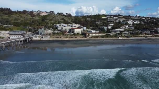 Drone Shot Jolla Shores Wavy Ocean View Coastal Houses Blue — Wideo stockowe