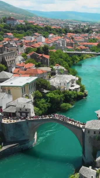 Vertical Aerial Footage Crowded Mostar Bridge Stari Most Mostar Bosnia — Stok Video