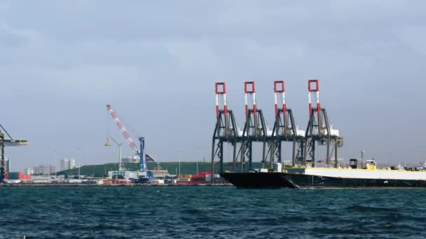 Ship Crossing Industrial Zone Cloudy Sky — Stockvideo